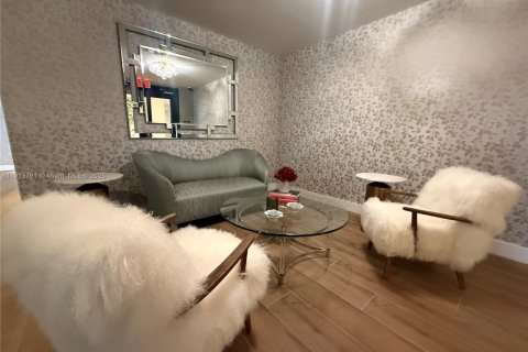 Villa ou maison à louer à Hollywood, Floride: 2 chambres, 124.58 m2 № 1968473 - photo 19