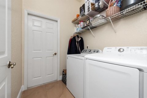 Casa en venta en Kissimmee, Florida, 4 dormitorios, 212.47 m2 № 1909450 - foto 20