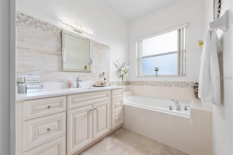 Casa en venta en Kissimmee, Florida, 4 dormitorios, 212.47 m2 № 1909450 - foto 14