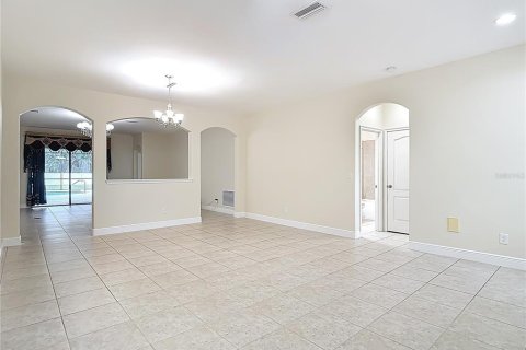 House in Spring Hill, Florida 5 bedrooms, 240.06 sq.m. № 2222678 - photo 6