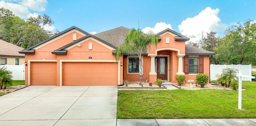 House in Spring Hill, Florida 5 bedrooms, 240.06 sq.m. № 2222678