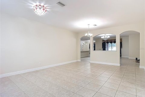 House in Spring Hill, Florida 5 bedrooms, 240.06 sq.m. № 2222678 - photo 11