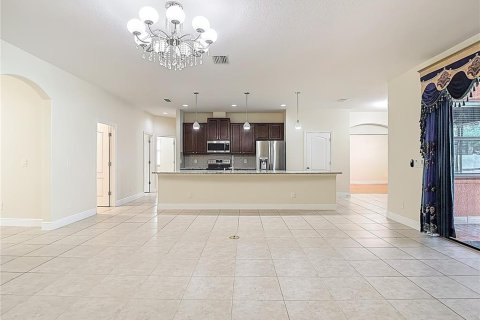 House in Spring Hill, Florida 5 bedrooms, 240.06 sq.m. № 2222678 - photo 7