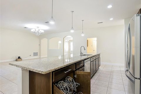 House in Spring Hill, Florida 5 bedrooms, 240.06 sq.m. № 2222678 - photo 18