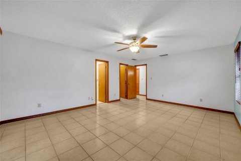 House in Oviedo, Florida 3 bedrooms, 180.04 sq.m. № 1833291 - photo 13