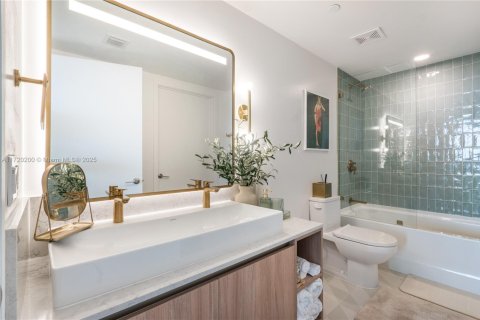 Condo in Miami, Florida, 1 bedroom № 2088666 - photo 16