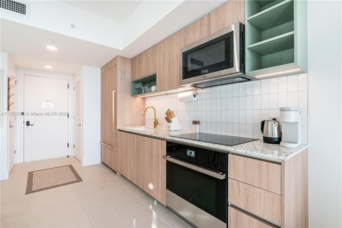 Condo in Miami, Florida, 1 bedroom № 2088666 - photo 24