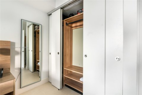 Condo in Miami, Florida, 1 bedroom № 2088666 - photo 8