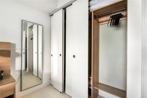 Condo in Miami, Florida, 1 bedroom № 2088666 - photo 9