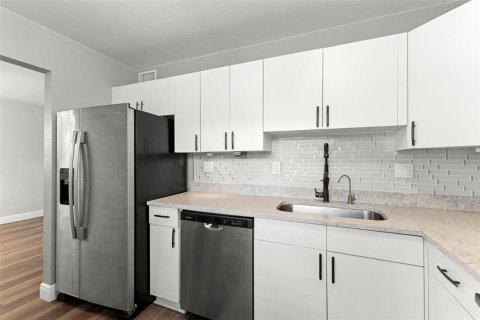 Condo in Clearwater, Florida, 1 bedroom  № 2101830 - photo 10