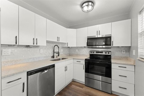 Condo in Clearwater, Florida, 1 bedroom  № 2101830 - photo 9