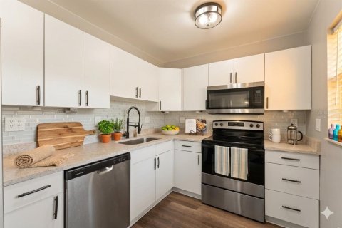 Condo in Clearwater, Florida, 1 bedroom  № 2101830 - photo 2