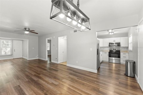 Condo in Clearwater, Florida, 1 bedroom  № 2101830 - photo 11