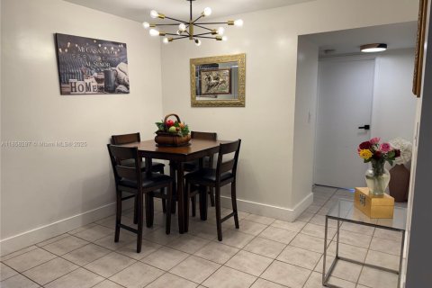 Condo in Sunny Isles Beach, Florida, 2 bedrooms  № 1882293 - photo 1