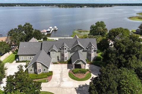 House in Summerfield, Florida 6 bedrooms, 677.35 sq.m. № 2118760