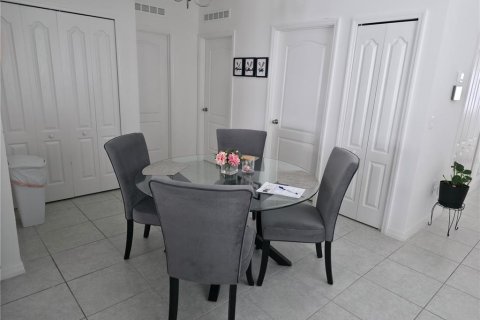 House in Kissimmee, Florida 3 bedrooms, 137.4 sq.m. № 2349690 - photo 4