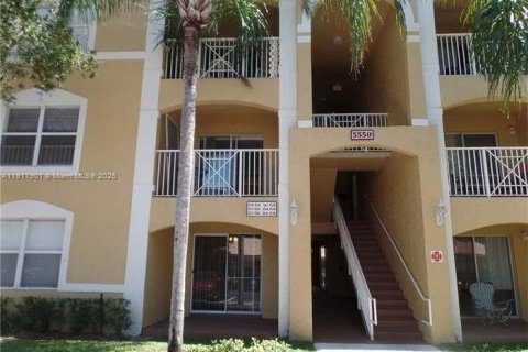 Condo in Coconut Creek, Florida, 1 bedroom  № 1974478 - photo 2