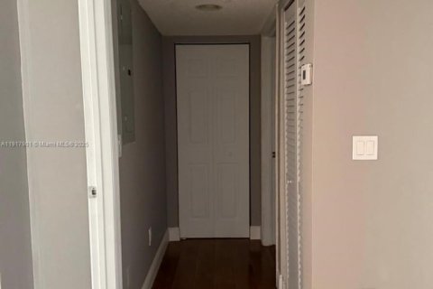 Condo in Coconut Creek, Florida, 1 bedroom  № 1974478 - photo 12