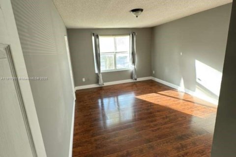 Condo in Coconut Creek, Florida, 1 bedroom  № 1974478 - photo 13