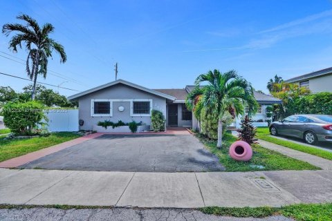 Adosado en venta en Miami, Florida, 3 dormitorios, 109.72 m2 № 1858848 - foto 2