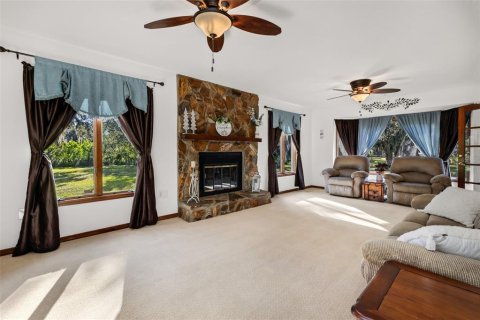 House in Port Charlotte, Florida 4 bedrooms, 329.25 sq.m. № 2391408 - photo 7