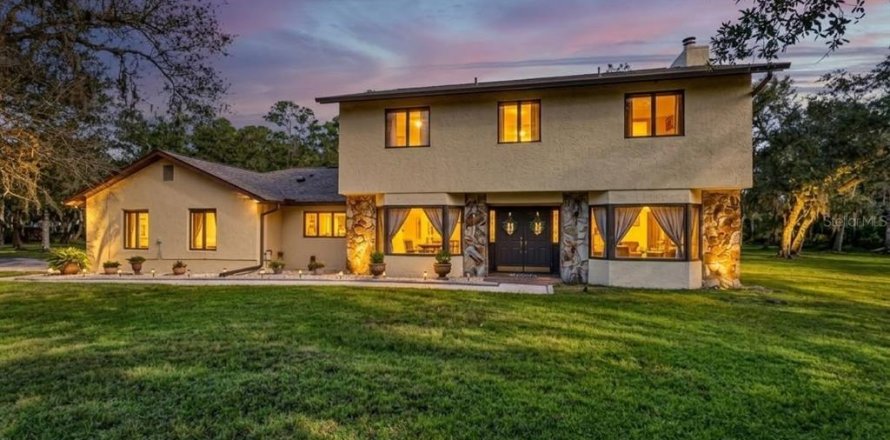 House in Port Charlotte, Florida 4 bedrooms, 329.25 sq.m. № 2391408