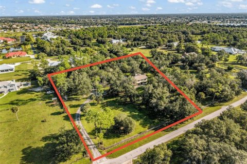House in Port Charlotte, Florida 4 bedrooms, 329.25 sq.m. № 2391408 - photo 2
