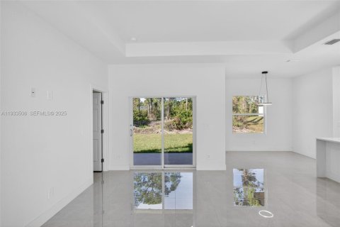 Купить виллу или дом в Лихай-Эйкерс, Флорида 4 спальни, 148.64м2, № 1991428 - фото 9