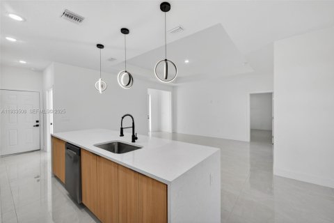 Купить виллу или дом в Лихай-Эйкерс, Флорида 4 спальни, 148.64м2, № 1991428 - фото 4