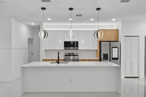 Купить виллу или дом в Лихай-Эйкерс, Флорида 4 спальни, 148.64м2, № 1991428 - фото 5