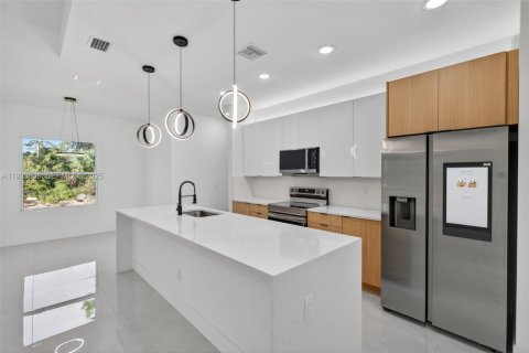 Купить виллу или дом в Лихай-Эйкерс, Флорида 4 спальни, 148.64м2, № 1991428 - фото 1