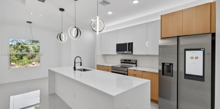 Дом в Лихай-Эйкерс, Флорида 4 спальни, 148.64м2 № 1991428