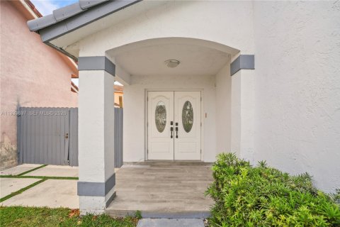 House in Miami, Florida 3 bedrooms, 187.85 sq.m. № 1998816 - photo 2