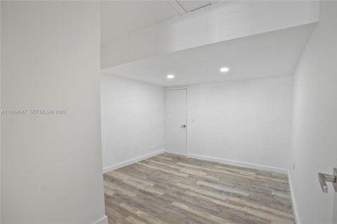 House in Miami, Florida 3 bedrooms, 187.85 sq.m. № 1998816 - photo 17