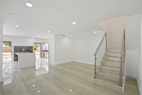 House in Miami, Florida 3 bedrooms, 187.85 sq.m. № 1998816 - photo 5
