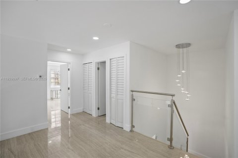 House in Miami, Florida 3 bedrooms, 187.85 sq.m. № 1998816 - photo 23