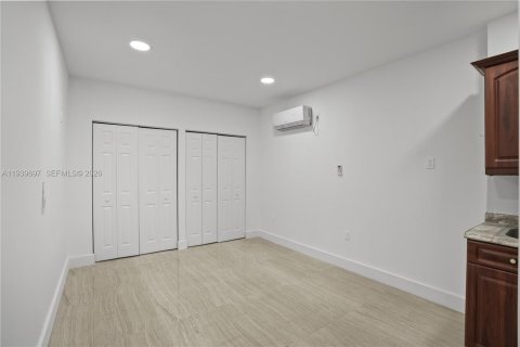 House in Miami, Florida 3 bedrooms, 187.85 sq.m. № 1998816 - photo 19