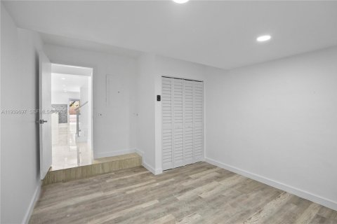 House in Miami, Florida 3 bedrooms, 187.85 sq.m. № 1998816 - photo 18