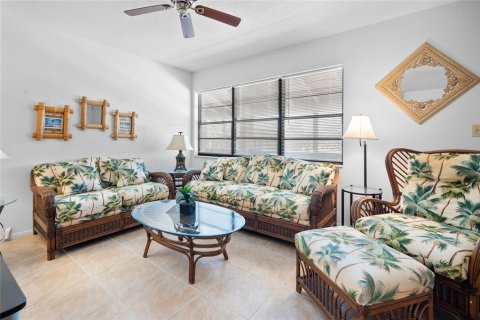 Condominio en venta en Englewood, Florida, 1 dormitorio, 60.11 m2 № 1367897 - foto 5