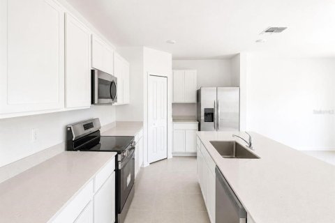 Casa en alquiler en Haines City, Florida, 4 dormitorios, 174.1 m2 № 2150083 - foto 5