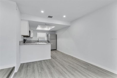 Casa en venta en Tampa, Florida, 3 dormitorios, 109.07 m2 № 1835115 - foto 8