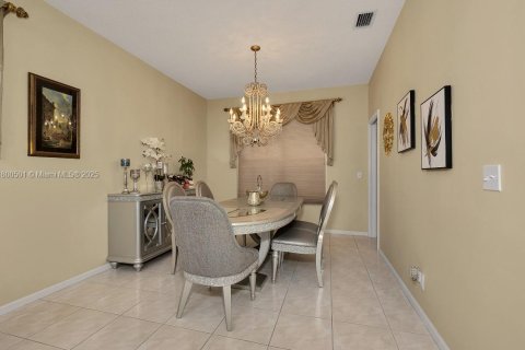 House in Margate, Florida 4 bedrooms, 206.8 sq.m. № 1678602 - photo 9