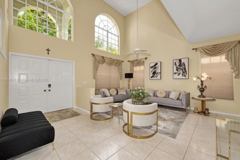 House in Margate, Florida 4 bedrooms, 206.8 sq.m. № 1678602 - photo 4