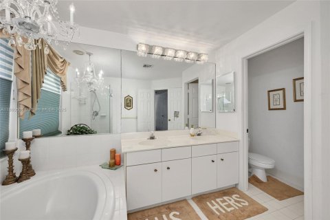 House in Margate, Florida 4 bedrooms, 206.8 sq.m. № 1678602 - photo 27