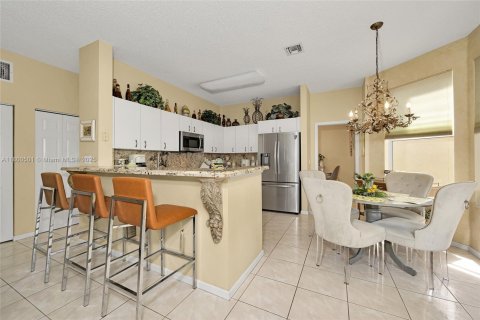 House in Margate, Florida 4 bedrooms, 206.8 sq.m. № 1678602 - photo 17