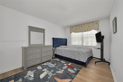 House in Margate, Florida 4 bedrooms, 206.8 sq.m. № 1678602 - photo 30