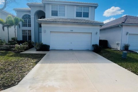 House in Margate, Florida 4 bedrooms, 206.8 sq.m. № 1678602 - photo 1