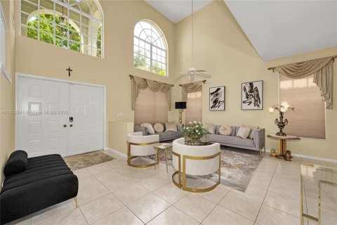 House in Margate, Florida 4 bedrooms, 206.8 sq.m. № 1678602 - photo 11