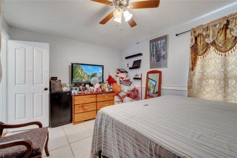 House in Orlando, Florida 4 bedrooms, 187.29 sq.m. № 1687703 - photo 12