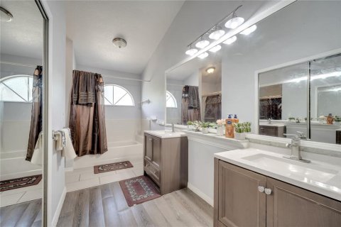 House in Orlando, Florida 4 bedrooms, 187.29 sq.m. № 1687703 - photo 11